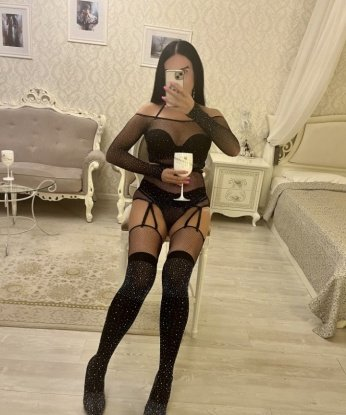 У меня широкий спектр услуг, которые я предлагаю: 💋 классический и оральный секс, 👠 эротический массаж, 👙 стриптиз и ролевые игры. Мои мягкие руки и горячие губы принесут тебе массу удовольствия. Доверься мне и я покажу тебе настоящий рай! 💫 У меня есть положительные отзывы от довольных клиентов, которые подтверждают мою искренность и профессионализм. Обязательно пришлю тебе свои фото, чтобы ты увидел, какая я сексапильная и соблазнительная. Жду твоего звонка, чтобы ты мог насладиться мной в Москве! 💕 Соня
